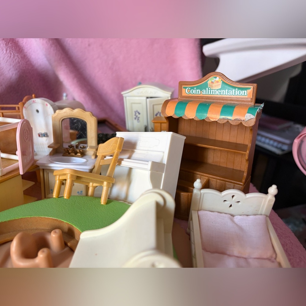 LOT of vintage calico critters furniture - Picture 6 of 9